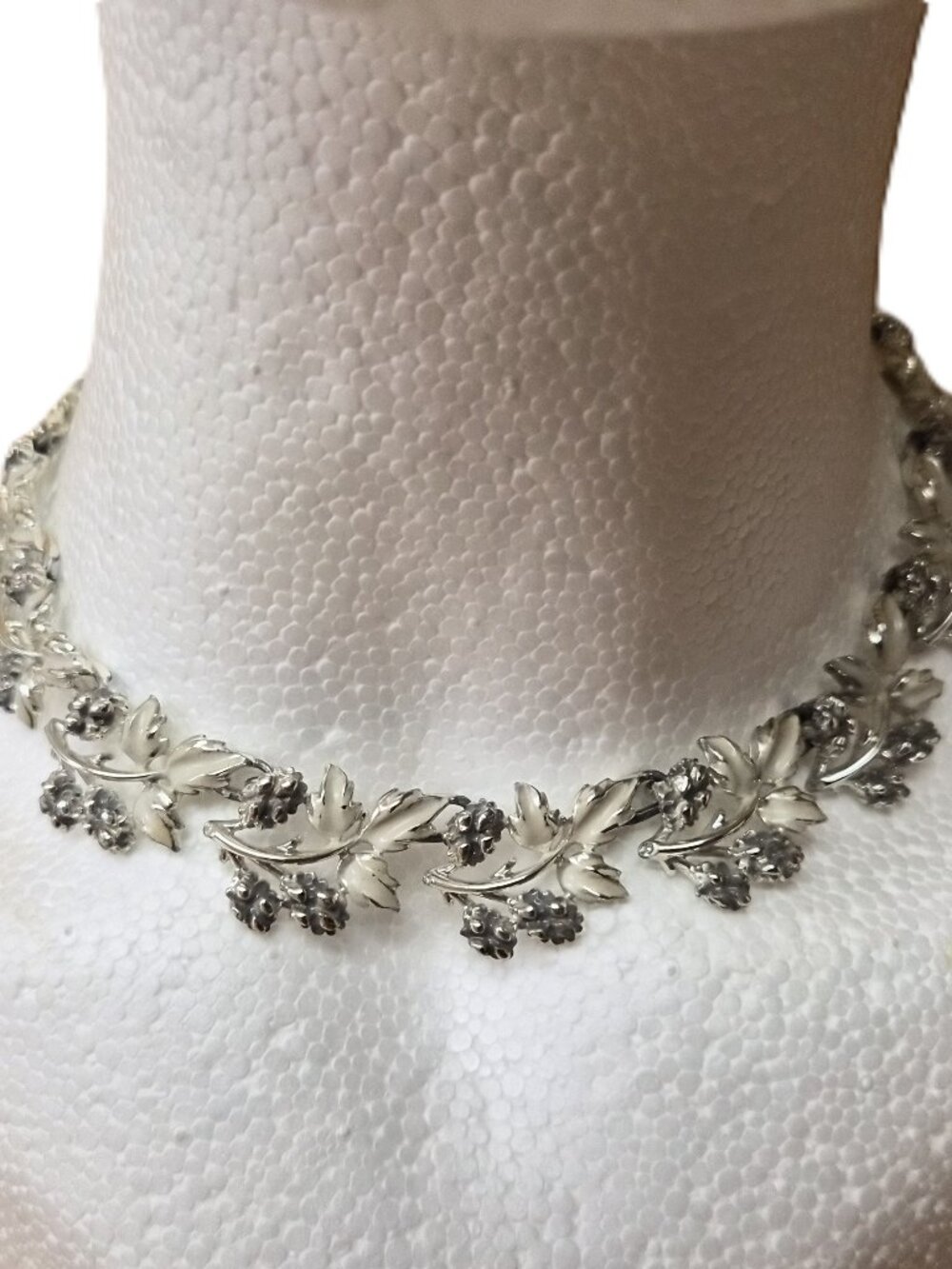 Vintage Coro White Enamel Leaf Choker Necklace Midcentury Bridal Old Hollywood